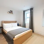 The Battersea Place - Charming 4Bdr Flat