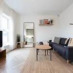 The Battersea Place - Charming 4Bdr Flat