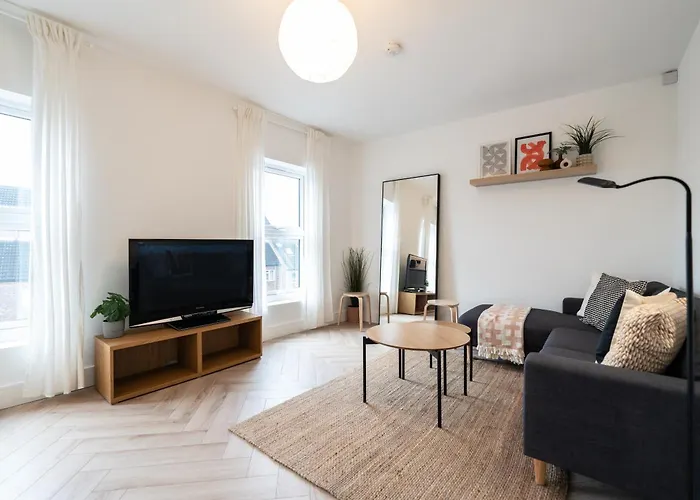 The Battersea Place - Charming 4Bdr Flat
