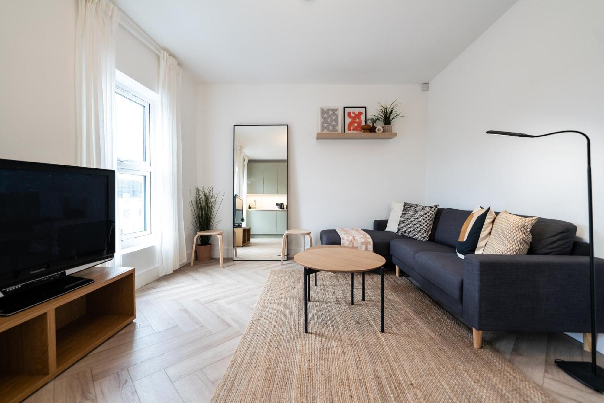 The Battersea Place - Charming 4bdr Flat *