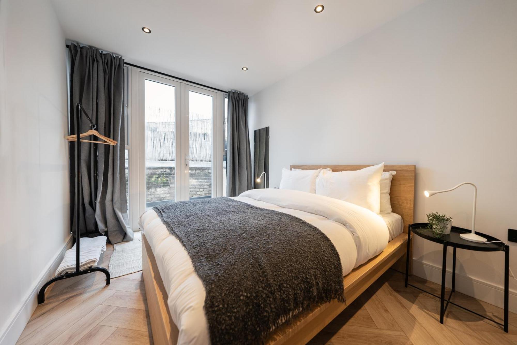 The Battersea Place - Charming 4bdr Flat * Londen